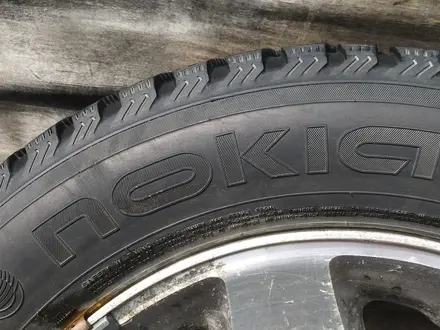 (без дисков) 4 шипованные шины Nokian Hakkapeliitta 2 225/60 R16 98 за 80 000 тг. в Уральск – фото 2