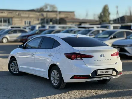 Hyundai Elantra 2019 года за 8 990 000 тг. в Актобе – фото 5