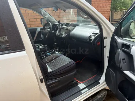 Toyota Land Cruiser Prado 2016 года за 15 000 000 тг. в Актобе – фото 5