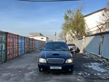 Kia Carnival 2001 года за 1 300 000 тг. в Алматы – фото 2