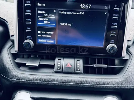 Toyota RAV4 2019 года за 15 100 000 тг. в Актобе – фото 14