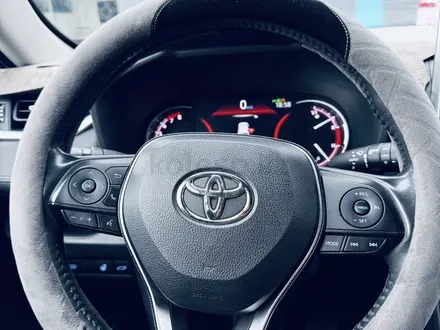 Toyota RAV4 2019 года за 15 100 000 тг. в Актобе – фото 18