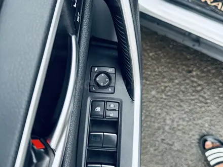 Toyota RAV4 2019 года за 15 100 000 тг. в Актобе – фото 22