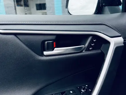 Toyota RAV4 2019 года за 15 100 000 тг. в Актобе – фото 23