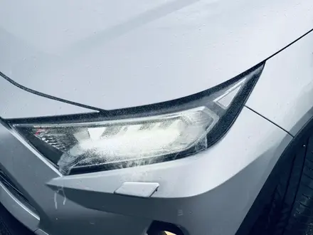 Toyota RAV4 2019 года за 15 100 000 тг. в Актобе – фото 27