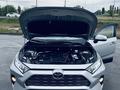 Toyota RAV4 2019 года за 15 100 000 тг. в Актобе – фото 35