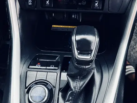 Toyota RAV4 2019 года за 15 100 000 тг. в Актобе – фото 37