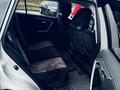 Toyota RAV4 2019 года за 15 100 000 тг. в Актобе – фото 10