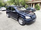 Mercedes-Benz ML 320 1999 года за 3 700 000 тг. в Алматы