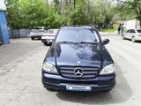 Mercedes-Benz ML 320 1999 года за 3 700 000 тг. в Алматы – фото 3