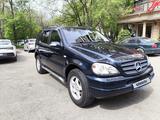 Mercedes-Benz ML 320 1999 года за 3 700 000 тг. в Алматы – фото 4