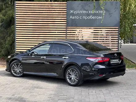 Toyota Camry Prestige 2018 года за 11 990 000 тг. в Алматы – фото 3