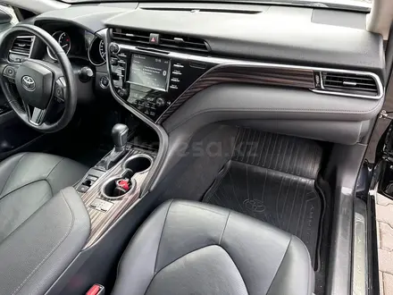 Toyota Camry Prestige 2018 года за 11 990 000 тг. в Алматы – фото 12