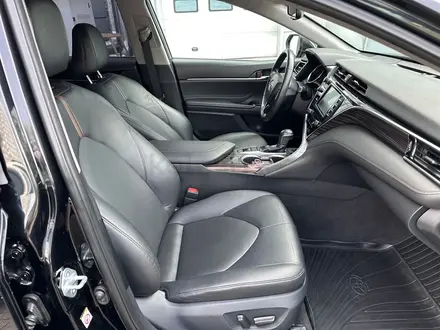 Toyota Camry Prestige 2018 года за 11 990 000 тг. в Алматы – фото 13