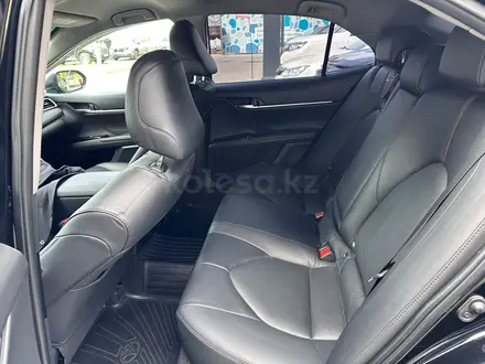 Toyota Camry Prestige 2018 года за 11 990 000 тг. в Алматы – фото 17