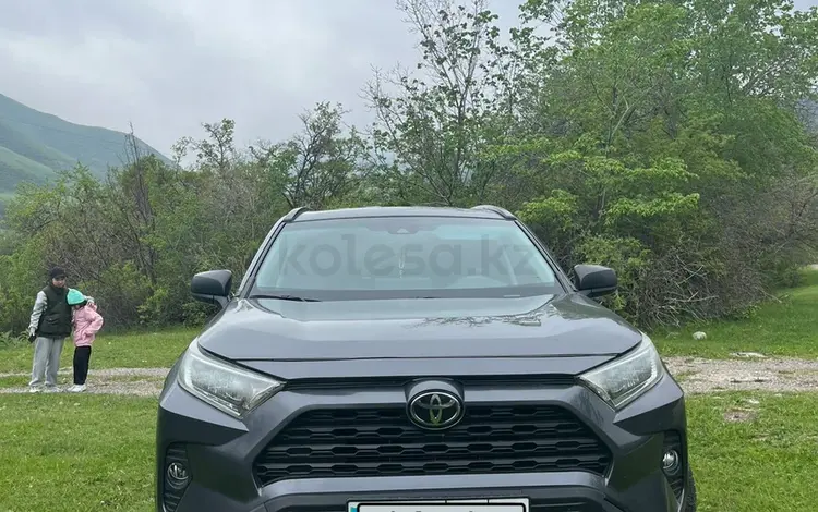 Toyota RAV4 2019 года за 12 900 000 тг. в Алматы