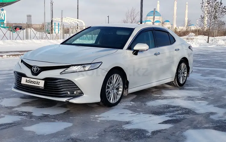 Toyota Camry 2019 года за 16 500 000 тг. в Астана