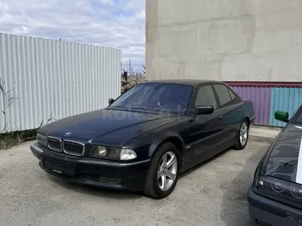 BMW 750 1998 года за 4 000 000 тг. в Атырау