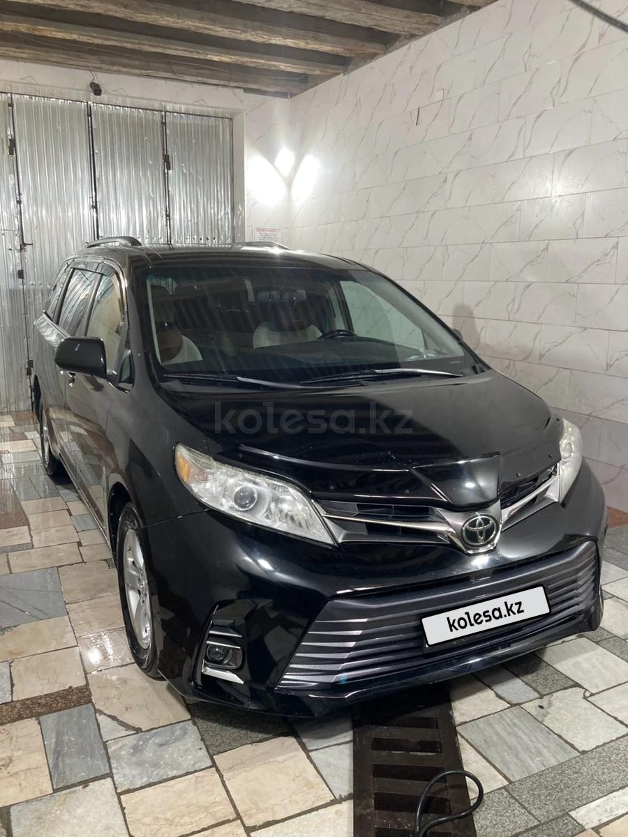 Toyota Sienna 2017 г.