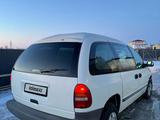 Chrysler Voyager 2000 года за 3 100 000 тг. в Уральск – фото 2