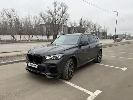 BMW X5 2021 года за 38 700 000 тг. в Костанай – фото 2