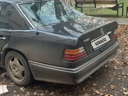 Mercedes-Benz E 220 1992 года за 1 900 000 тг. в Караганда – фото 5