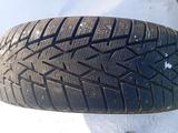 Шины 235/60/18 зима, шипы все на месте, без порезов и грыж. за 125 000 тг. в Макинск