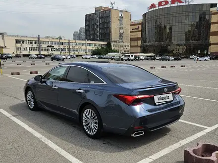 Toyota Avalon 2022 года за 29 999 999 тг. в Алматы – фото 13