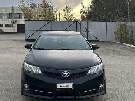 Toyota Camry 2012 года за 6 000 000 тг. в Актобе – фото 2