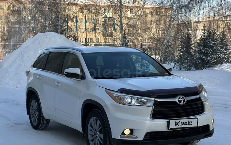 Toyota Highlander 2015 годаfor15 200 000 тг. в Астана