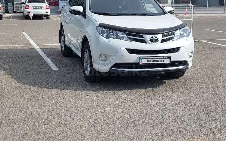 Toyota RAV4 2015 года за 9 500 000 тг. в Уральск