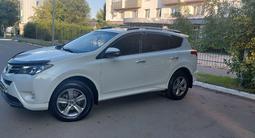Toyota RAV4 2015 года за 9 300 000 тг. в Уральск – фото 2