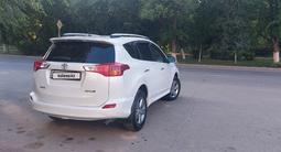 Toyota RAV4 2015 года за 9 300 000 тг. в Уральск – фото 3