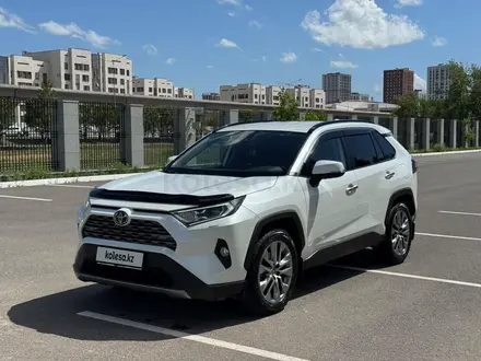 Toyota RAV4 2020 года за 16 000 000 тг. в Астана
