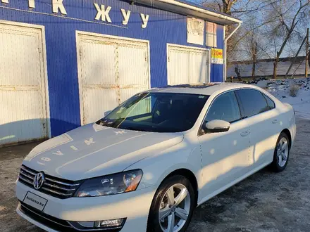 Volkswagen Passat 2013 года за 4 800 000 тг. в Актобе – фото 3