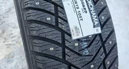 Новые зимние шины с шипами Yokohama Ice Guard IG65 235/55 R19 105 T с шипам за 480 000 тг. в Астана