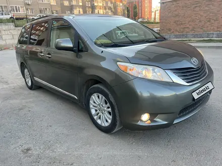 Toyota Sienna 2014 года за 7 700 000 тг. в Актобе