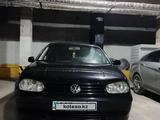 Volkswagen Golf 2002 года за 2 200 000 тг. в Астана