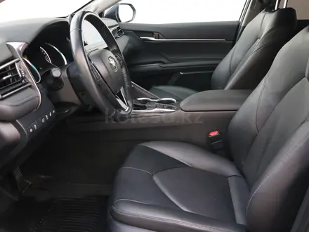 Toyota Camry 2021 года за 15 550 000 тг. в Астана – фото 9