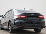 Toyota Camry 2021 года за 15 550 000 тг. в Астана – фото 3