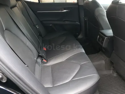 Toyota Camry 2021 года за 15 550 000 тг. в Астана – фото 12