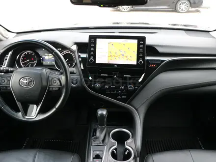 Toyota Camry 2021 года за 15 550 000 тг. в Астана – фото 11