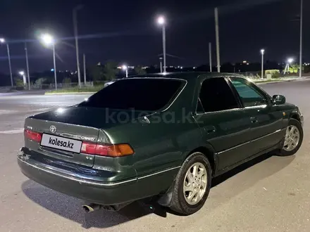 Toyota Camry 1998 года за 3 200 000 тг. в Шымкент – фото 3