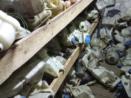 Бачек омывателя стекла на Ауди и Фольксваген за 10 000 тг. в Алматы