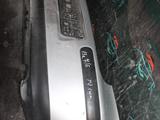 Задний бампер на Volkswagen Golf 4 хэчбэк за 9 000 тг. в Караганда – фото 2