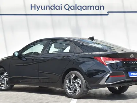 Hyundai Elantra 2023 года за 11 300 000 тг. в Алматы – фото 2