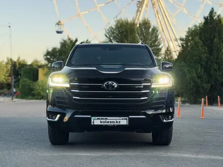 Toyota Land Cruiser 2023 года за 60 000 000 тг. в Шымкент