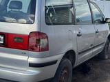 Volkswagen Sharan 2001 года за 1 700 000 тг. в Актобе – фото 2
