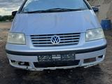 Volkswagen Sharan 2001 года за 1 700 000 тг. в Актобе – фото 3