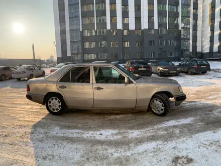 Mercedes-Benz E 220 1992 года за 1 200 000 тг. в Алматы – фото 2